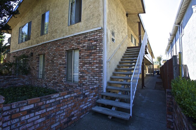 2216 Buena Vista Ave in Alameda, CA - Building Photo - Building Photo