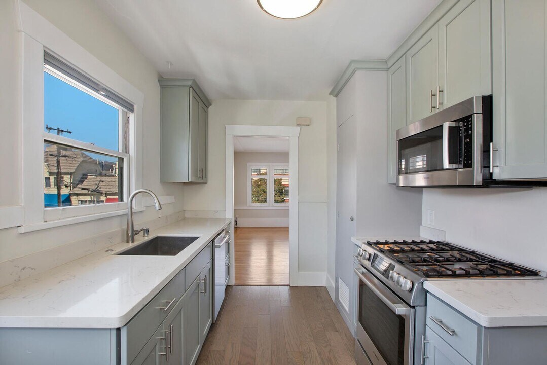 11-19 Yosemite Ave in Oakland, CA - Building Photo