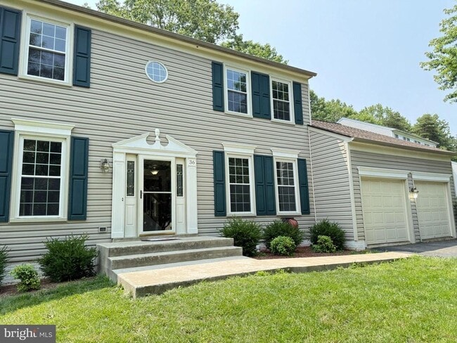 property at 36 Westhampton Ct