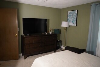 3 Hickory Ln in Framingham, MA - Foto de edificio - Building Photo