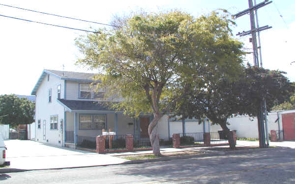 1006 E Ventura St in Santa Paula, CA - Building Photo - Building Photo