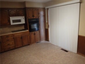 1344 Meadow Ln-Unit -1 in Weatherford, OK - Building Photo - Building Photo