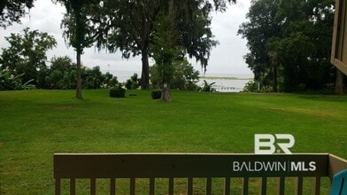 1011 Sea Cliff Dr N in Daphne, AL - Foto de edificio - Building Photo
