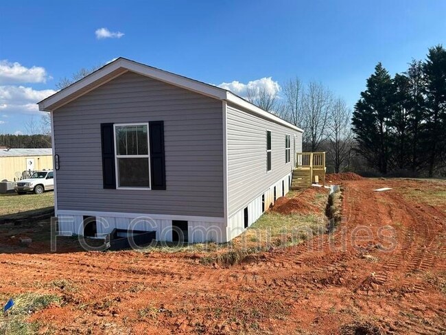 105 Paynes Dairy Rd in Taylorsville, NC - Building Photo - Building Photo