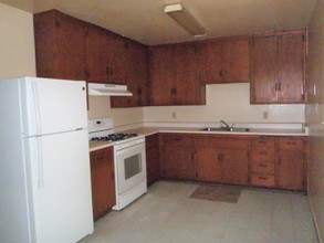 Alpine Apartments in Yuba City, CA - Building Photo - Building Photo