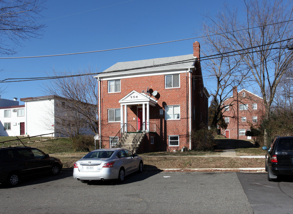 904 Fairview Ave in Takoma Park, MD - Building Photo