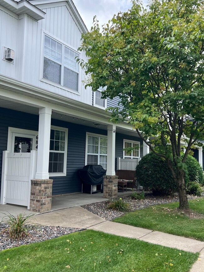 6841 Narcissus Ln N in Maple Grove, MN - Building Photo - Building Photo