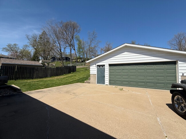 3624 Bel Air Dr SE in Cedar Rapids, IA - Building Photo - Building Photo
