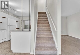 61 High St in London, ON - Building Photo - Building Photo