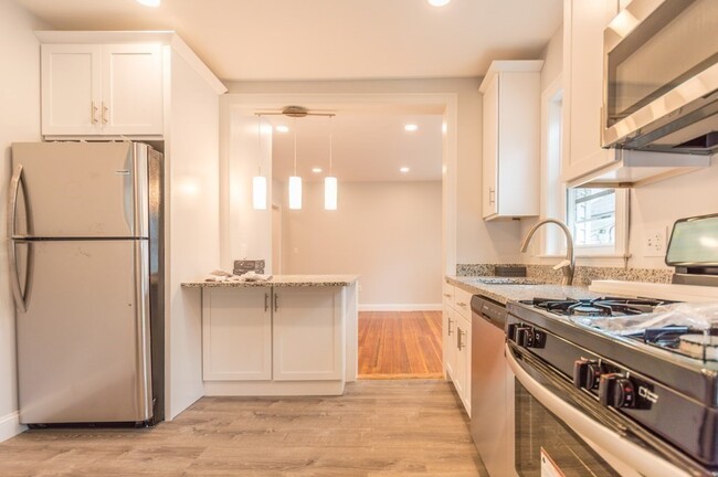 20 Hunnewell Ave, Unit 28 Hunnewell Avenue in Boston, MA - Building Photo - Building Photo