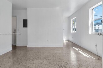 644 SW 10th St, Unit 1 in Miami, FL - Building Photo - Building Photo