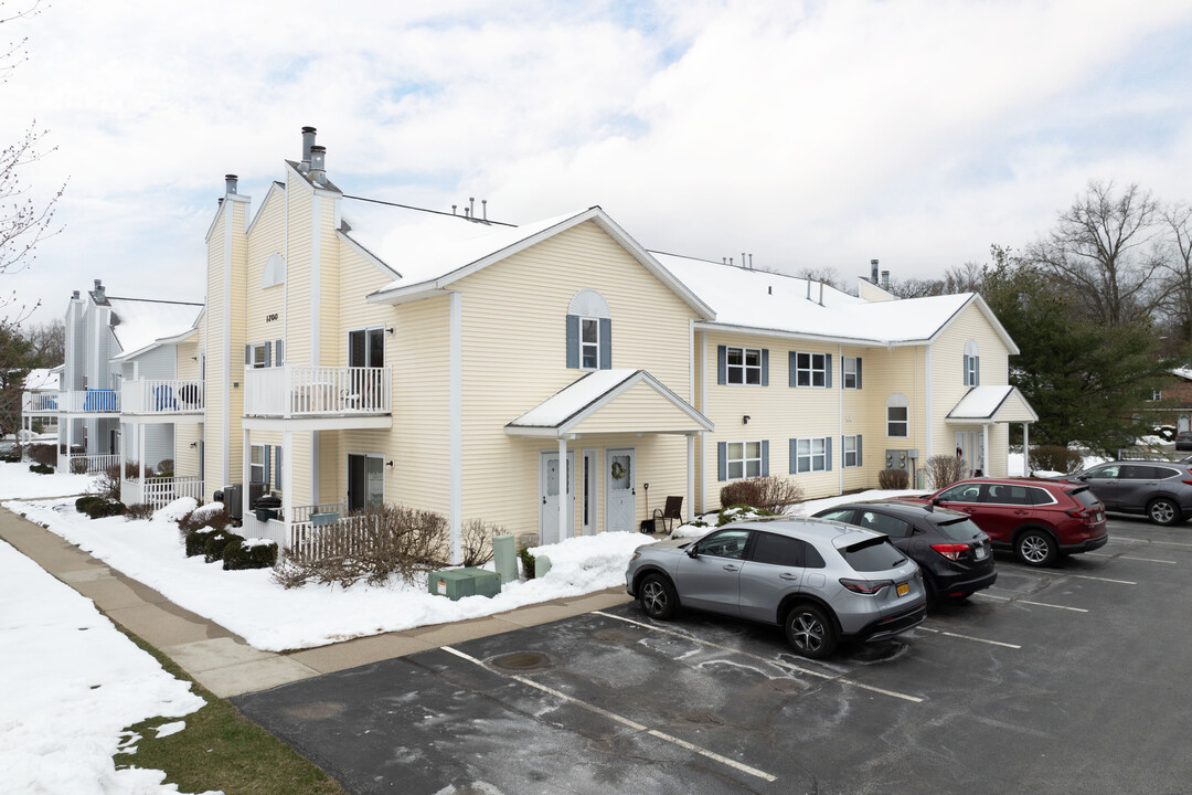 Cambridge Manor in Schenectady, NY - Building Photo