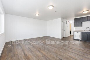 485 S 38th Ave in West Richland, WA - Building Photo