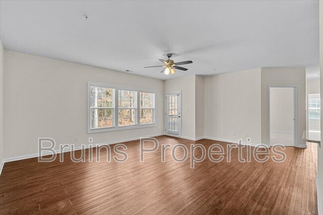 2606 Pennoak Way in Greensboro, NC - Foto de edificio - Building Photo