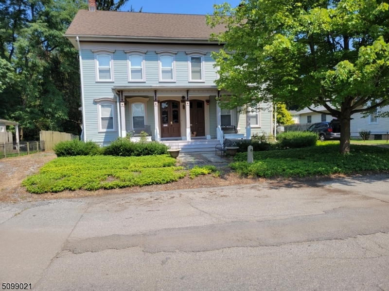 131 4th St in Belvidere, NJ - Building Photo