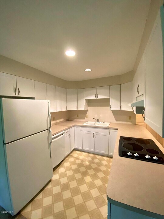 697 D 2 Loop Rd-Unit -#B in Ketchikan, AK - Building Photo