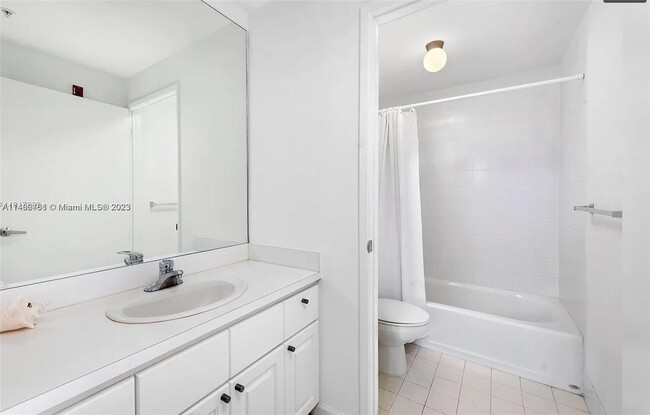 1 Century Ln, Unit 209 in Miami Beach, FL - Building Photo - Building Photo