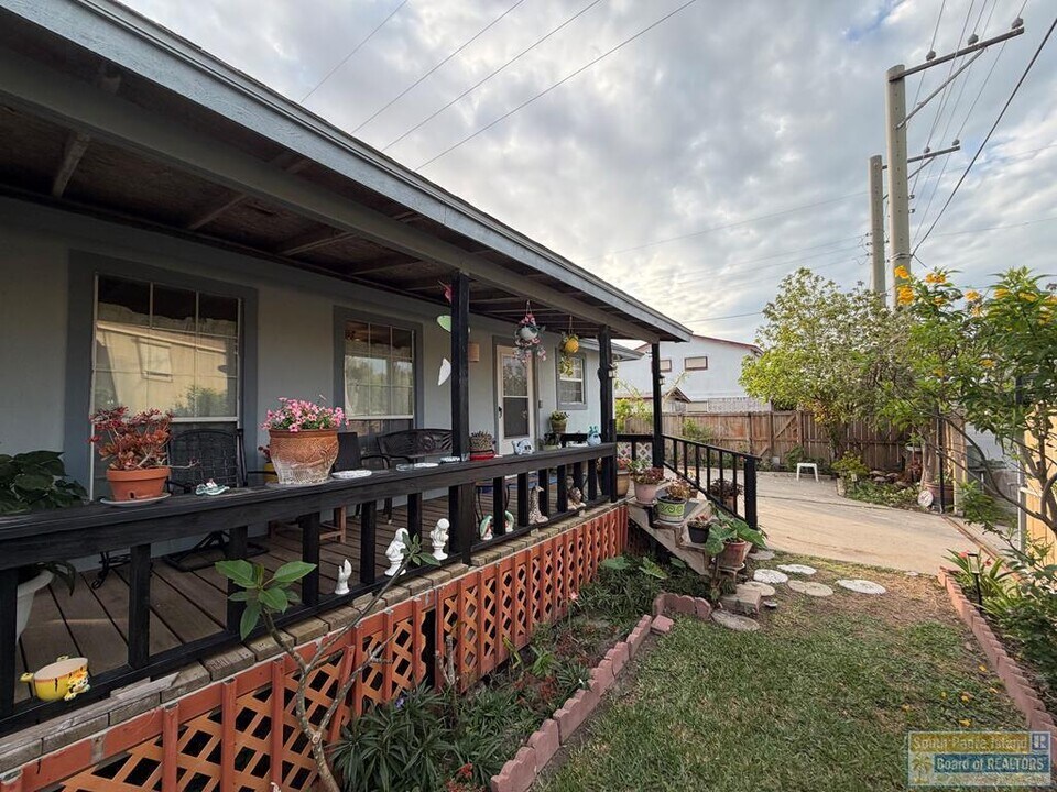 121 E Madison St in Port Isabel, TX - Building Photo