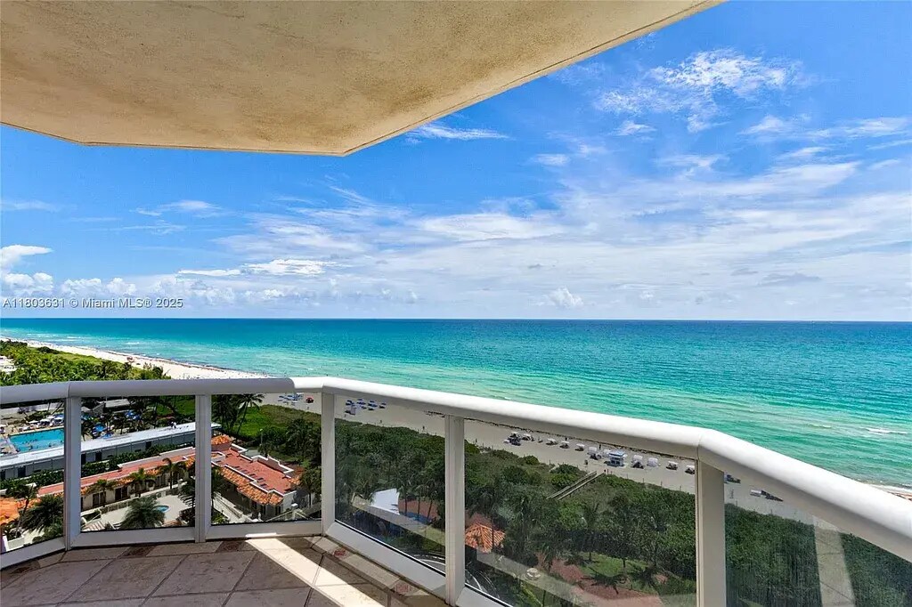 4775 Collins Ave, Unit APT 1201 in Miami Beach, FL - Foto de edificio