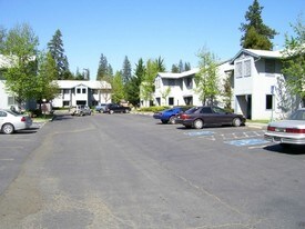 Weaver Creek Apartments in Weaverville, CA - Building Photo