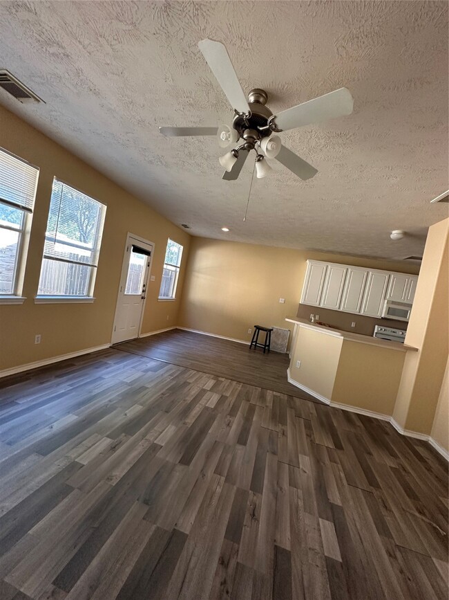 16011 Sandy Path Ln in Houston, TX - Building Photo - Building Photo