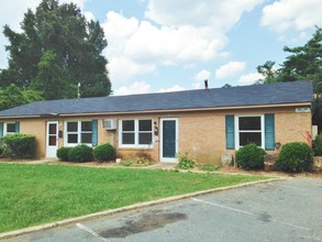 Greenwood Gardens in Greensboro, NC - Building Photo - Building Photo