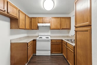Casa Grande Senior Apartment Homes in Corona, CA - Foto de edificio - Interior Photo