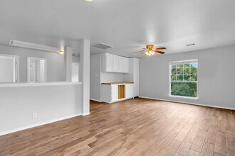 10803 Sierra Ridge Dr in San Antonio, TX - Building Photo - Building Photo