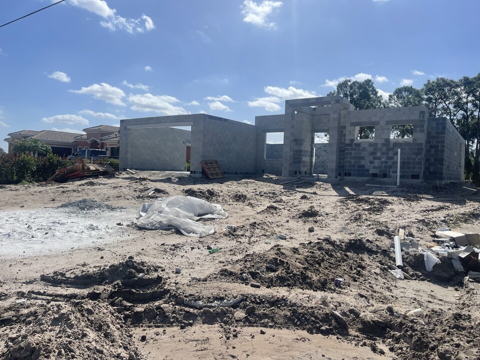 27th in Lehigh Acres, FL - Building Photo