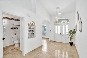 6512 NW 54th Ct in Lauderhill, FL - Foto de edificio - Building Photo