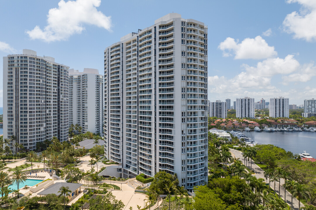 North Tower at the Point in Aventura, FL - Building Photo