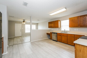 1003 Carthage Way in Arlington, TX - Building Photo - Building Photo