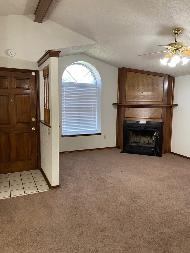 2122 Meench Dr in Moore, OK - Building Photo - Building Photo