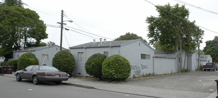 331-353 Smalley Ave in Hayward, CA - Building Photo - Building Photo