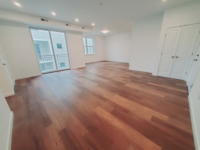 916 Hope St, Unit 203 in Stamford, CT - Building Photo - Building Photo