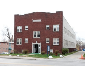 4515 E Washington St in Indianapolis, IN - Foto de edificio - Building Photo