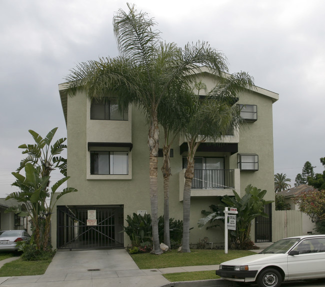 1066 Roswell Ave in Long Beach, CA - Building Photo - Lobby