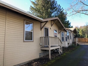 475 Scenic Dr in Ashland, OR - Building Photo - Building Photo