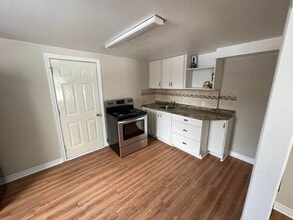 177 Raglan Rd in Kingston, ON - Building Photo - Building Photo