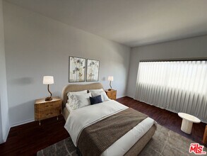 622 S Barrington Ave in Los Angeles, CA - Building Photo - Building Photo