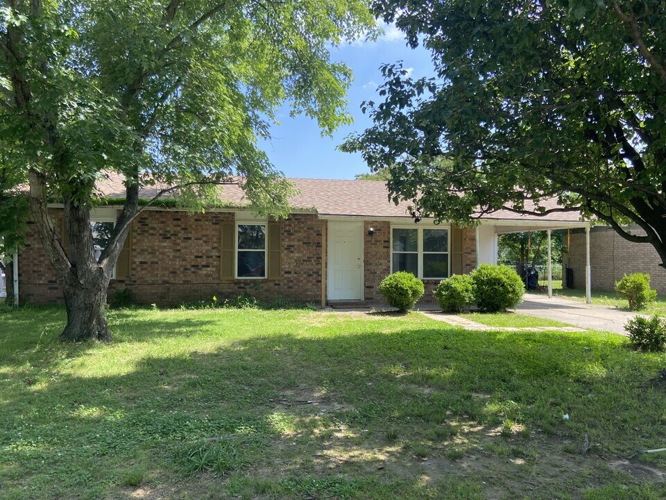 103 Rowe Ave in Pocola, OK - Building Photo