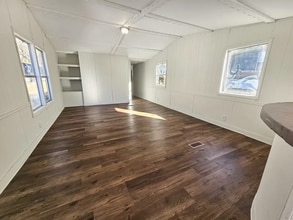 412 McElhaney Rd in Travelers Rest, SC - Foto de edificio - Building Photo