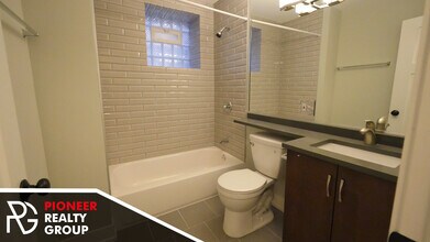 556 W Arlington Pl, Unit 550-105 in Chicago, IL - Building Photo - Building Photo