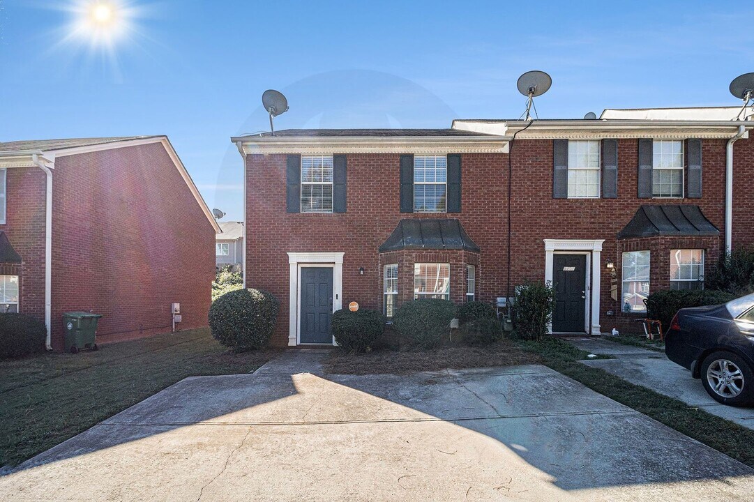 5711 Windfall Ln in Lithonia, GA - Building Photo