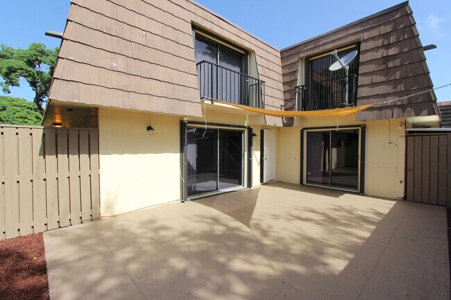 606 6th Ct in Palm Beach Gardens, FL - Foto de edificio - Building Photo