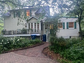 700 Illinois Rd in Wilmette, IL - Building Photo