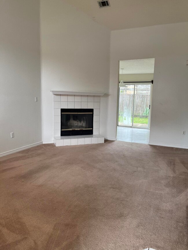 1873 Whispering Oaks Ln in Fort Walton Beach, FL - Building Photo - Building Photo