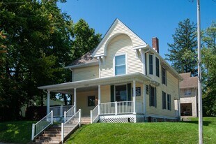125 E 10th St in Bloomington, IN - Building Photo