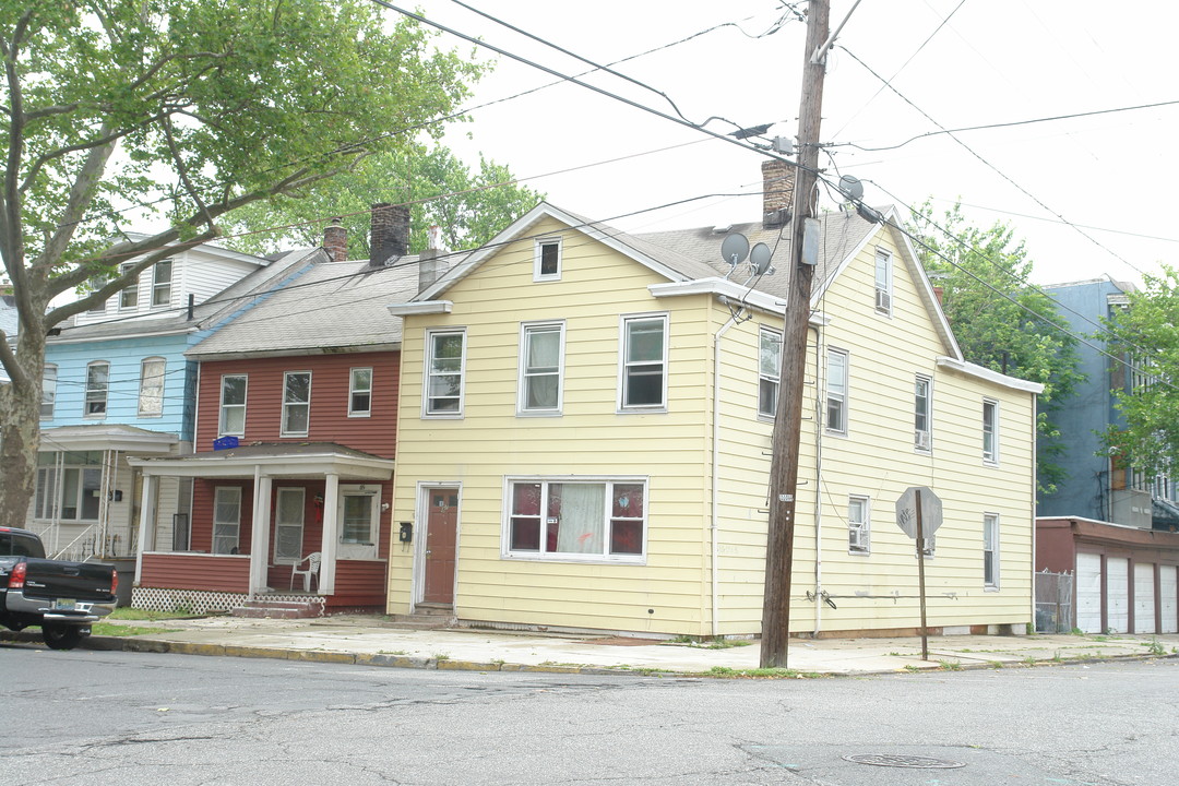 87 Broad St in Perth Amboy, NJ - Building Photo