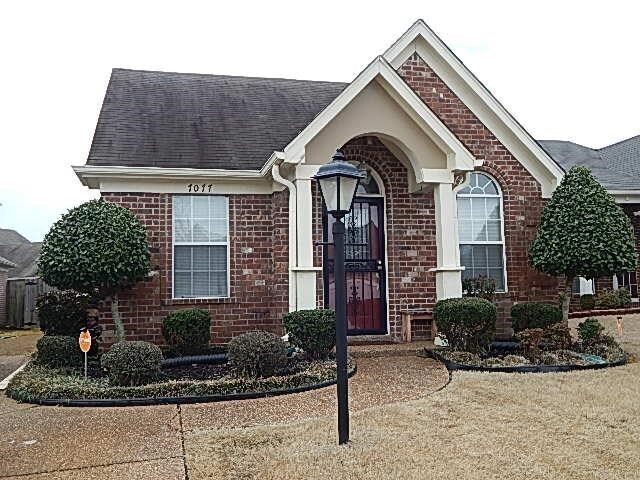7077 Kings Crown Dr in Memphis, TN - Building Photo